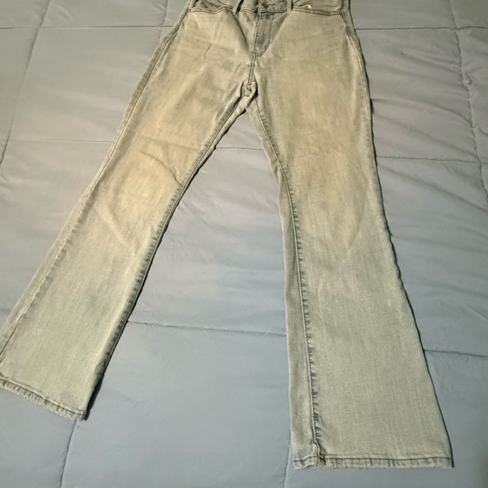 Levi’s 725 High Rise Bootcut Jeans
